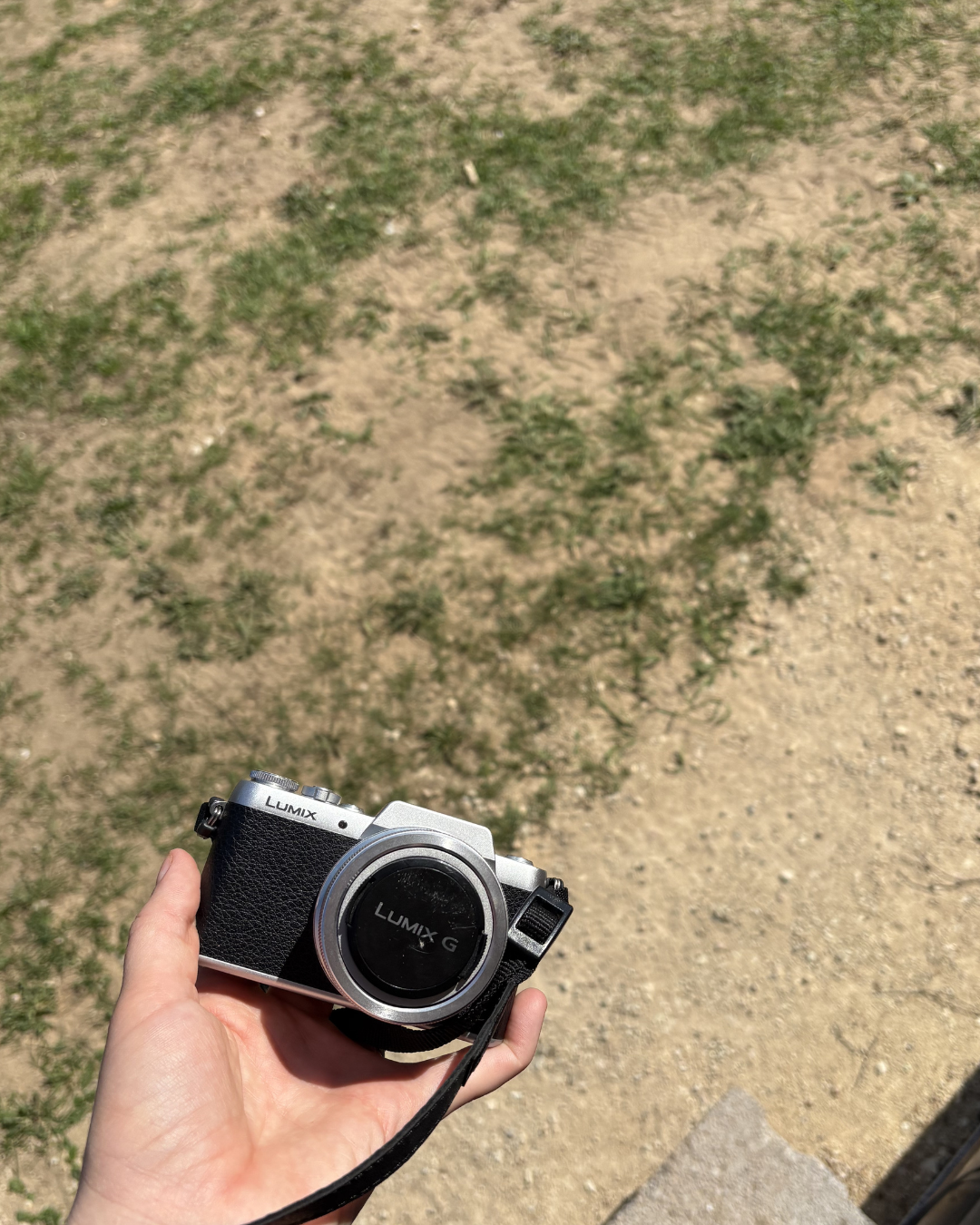 Kaamera käes content creator filmimas UGC sisu